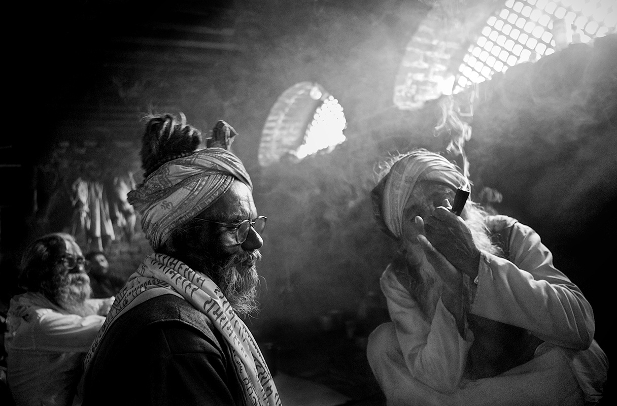 Hindus smoke ganga in chillum pipe, sadhu project photography